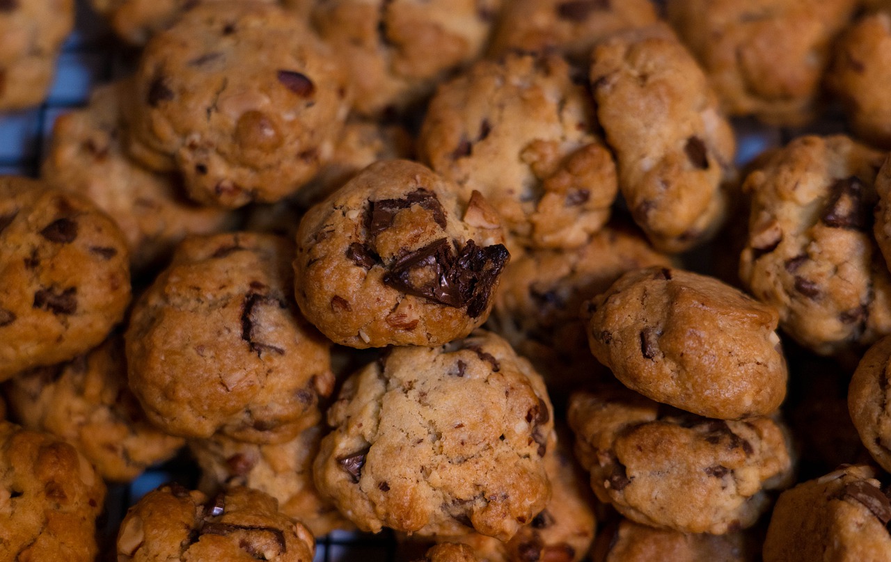 Chocolate Chip Cookies Cookies  - half_rain / Pixabay