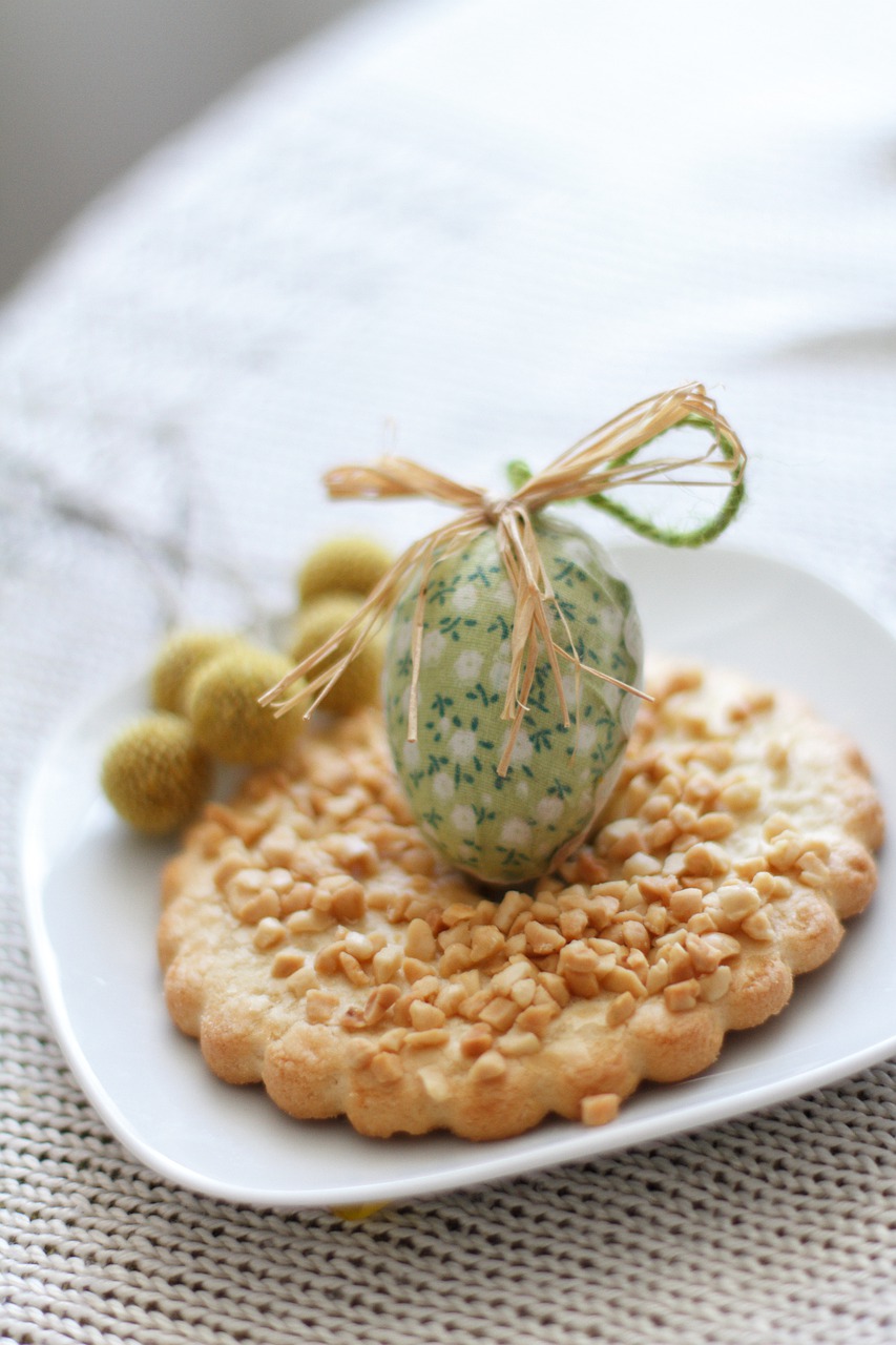 Easter Pastry Easter Egg Cookie  - OlgaVolkovitskaia / Pixabay