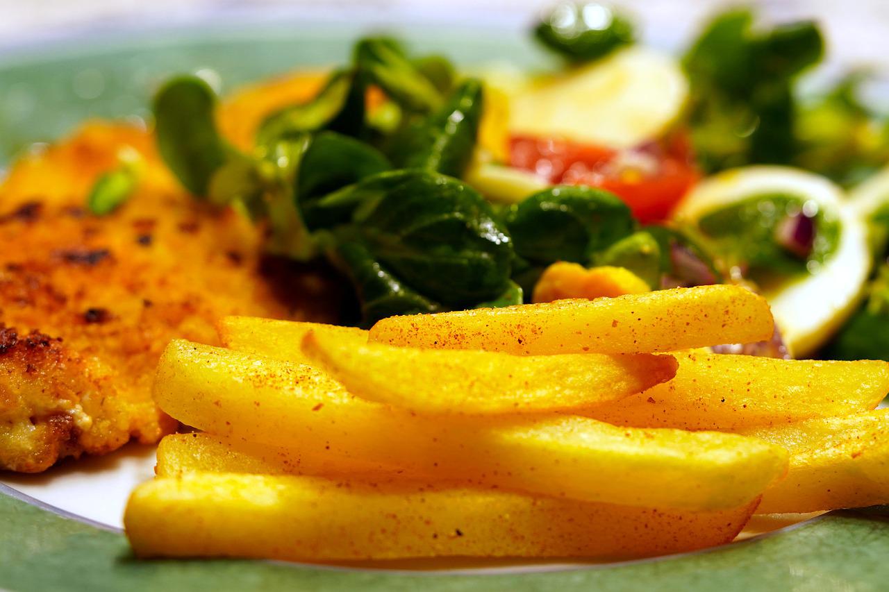 French Fries Potatoes Frits Meal  - matthiasboeckel / Pixabay