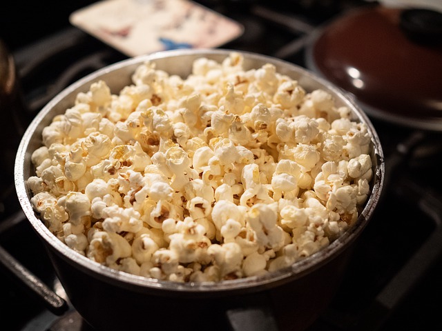 Popcorn Kernels Food Yellow  - LAWJR / Pixabay