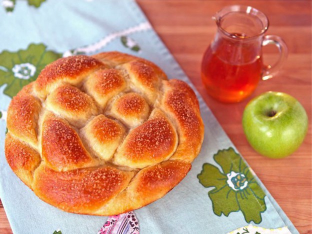  Jewish Apple Honey Challah for Rosh Hashanah