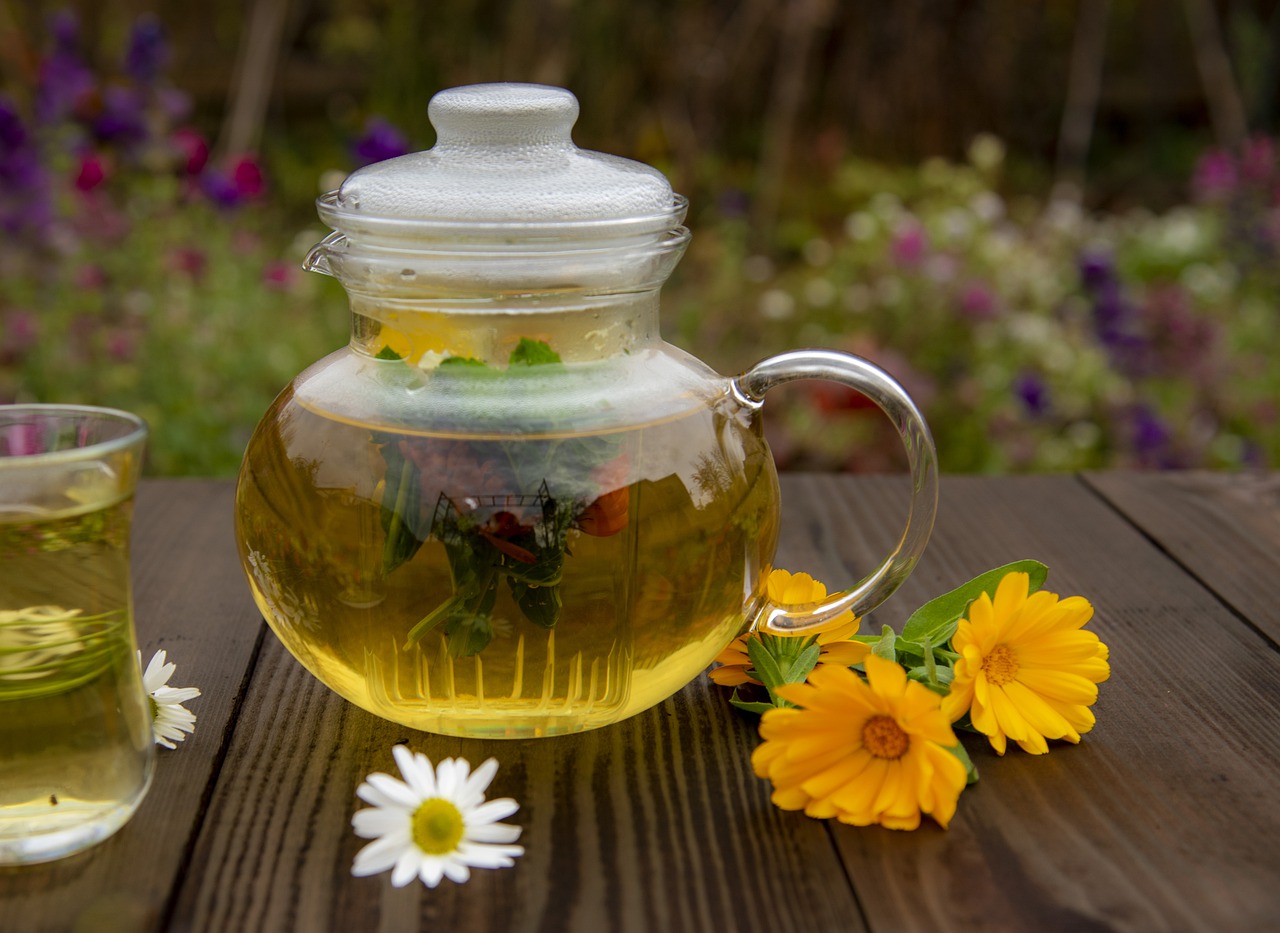 Tea Calendula Herbal Drink Flowers  - JetraTull / Pixabay